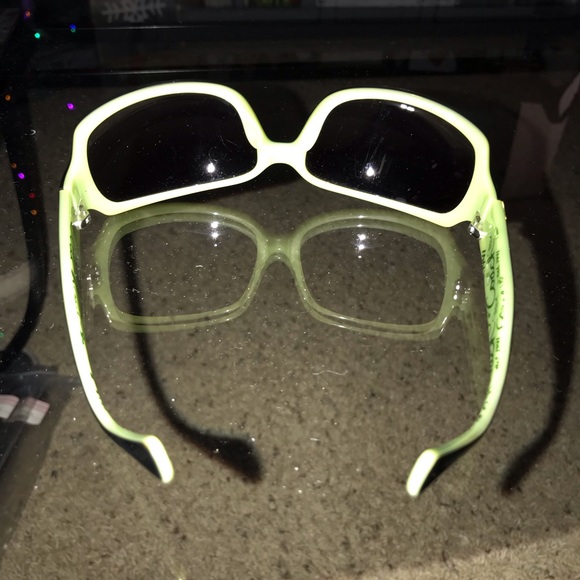 COACH ginger sunglasses - Picture 3 of 3